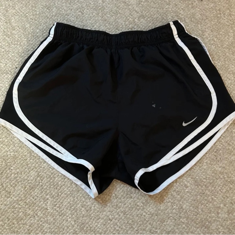 nike shorts size small
has a flaw as shown in photos